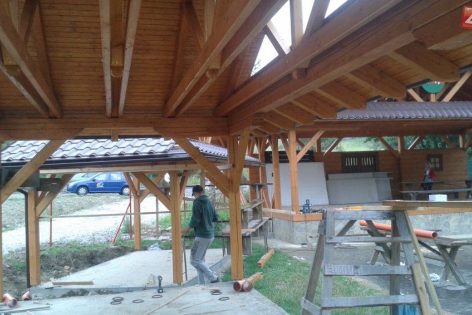 Nové prístrešky v praznovskom amfiteátri: Pozrite, ako to tam vyzerá