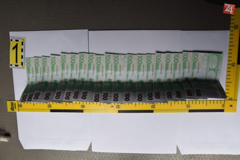 Policajné FOTO: Muži mali sfalšovať eurové bankovky