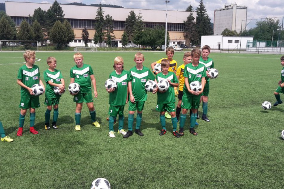 Futbalový klub MŠK Považská Bystrica s novým vybavením: Lopty pre mládež