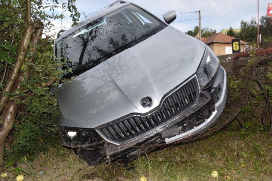 Policajti v Spišskej prenasledovali auto, to napokon havarovalo!