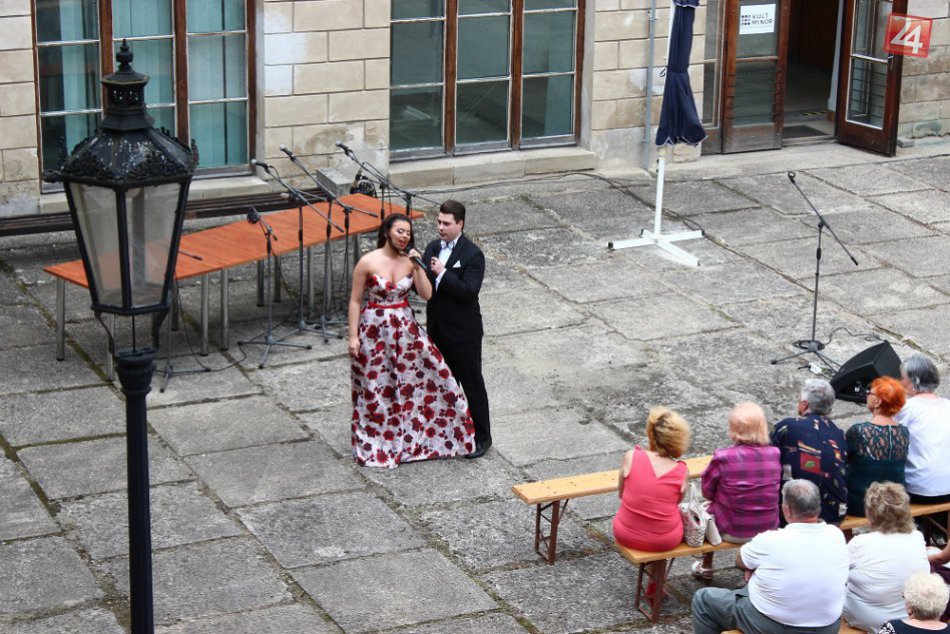 Pozrite si to obrazom: Nádvorie humenského zámku hostilo jedinečné podujatie