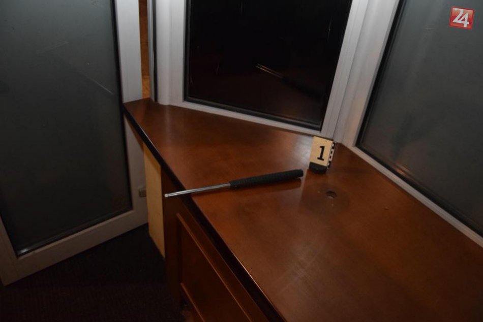 V Nitre niekto zaútočil teleskopom: Poškodení skončili v nemocnici