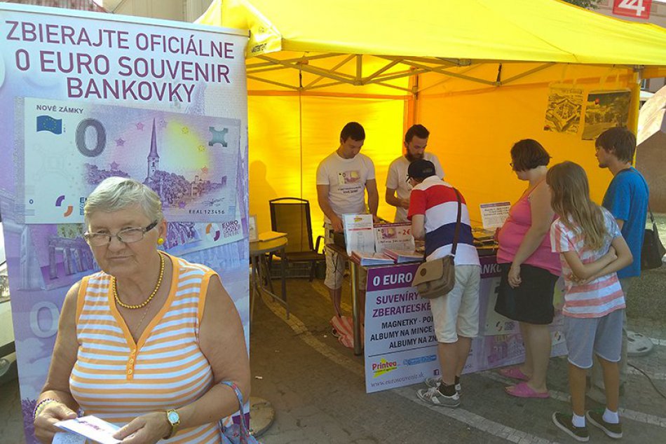Na zberateľskú eurobankovku Nových Zámkov čakali ľudia v rade
