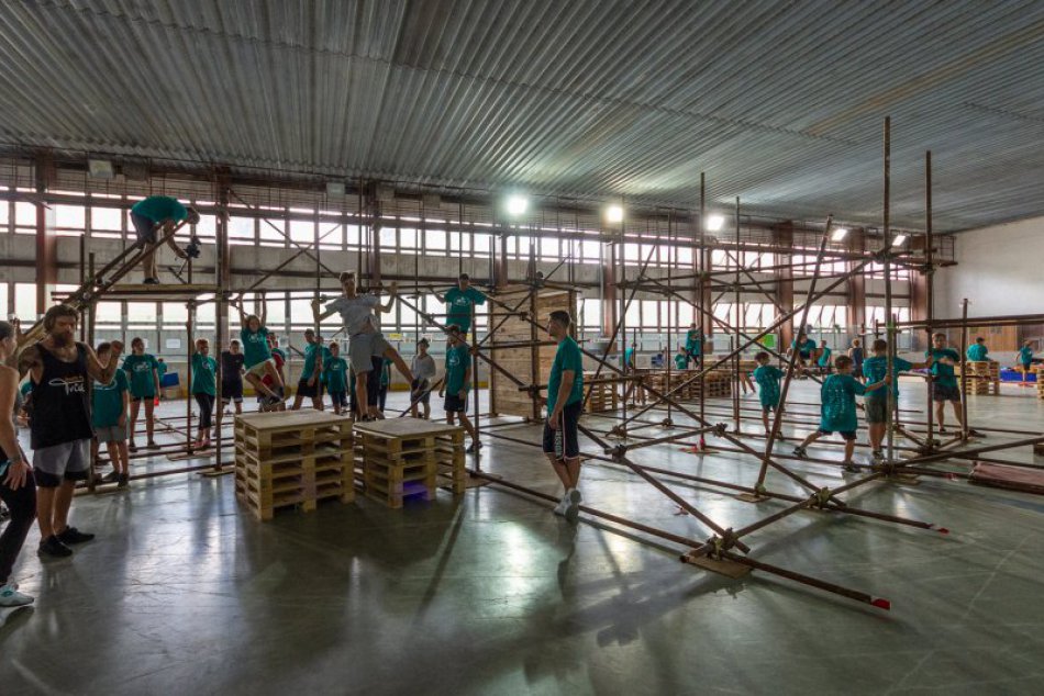 V OBRAZOCH: Mladí parkouristi opäť ovládli Bystricu. Boli sme pri tom