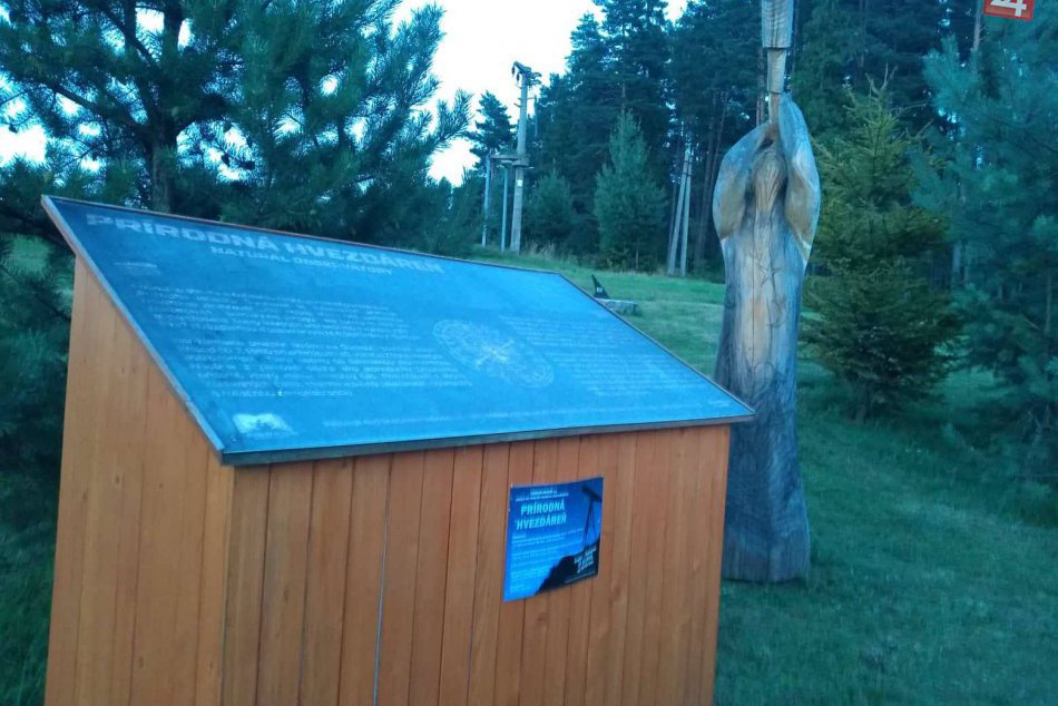 To bola nádhera: Zatmenie Mesiaca bolo vidieť na Ďurkovci i nad Spišským hradom