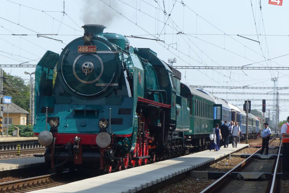 Do Topoľčianok prišli špeciálnym vlakom prezidenti Kiska a Zeman