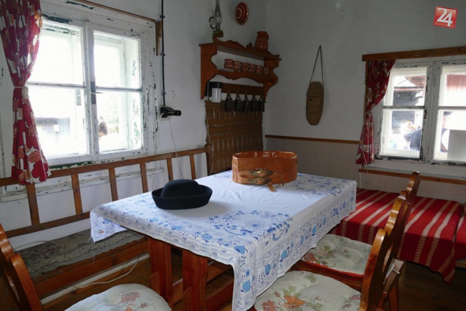 V terchovskej osade Jánošovia otvorili dom Juraja Jánošíka: Čo tam uvidíte?