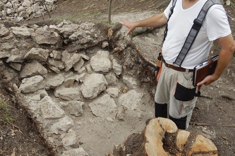 FOTO: Na Tibavskom hrade realizujú výskum. Priniesol už aj prvé výsledky