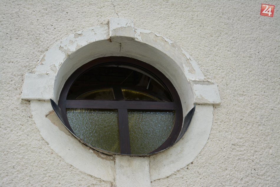 V obci pri Nitre niekto vykradol kostol: Z pokladničiek zmizlo asi 200 eur