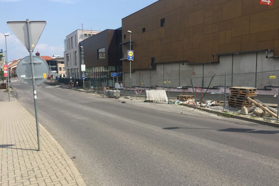 V OBRAZOCH: Dopravné obmedzenia súvisiace s OC Point