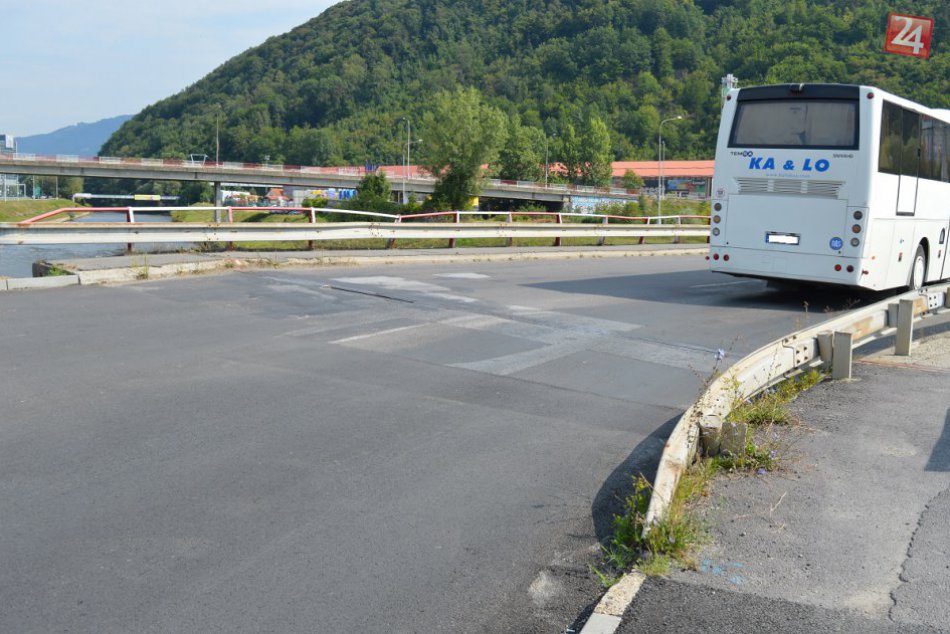V OBRAZOCH: Poškodené mostové dilatácie na Zvolenskej ceste čaká výmena