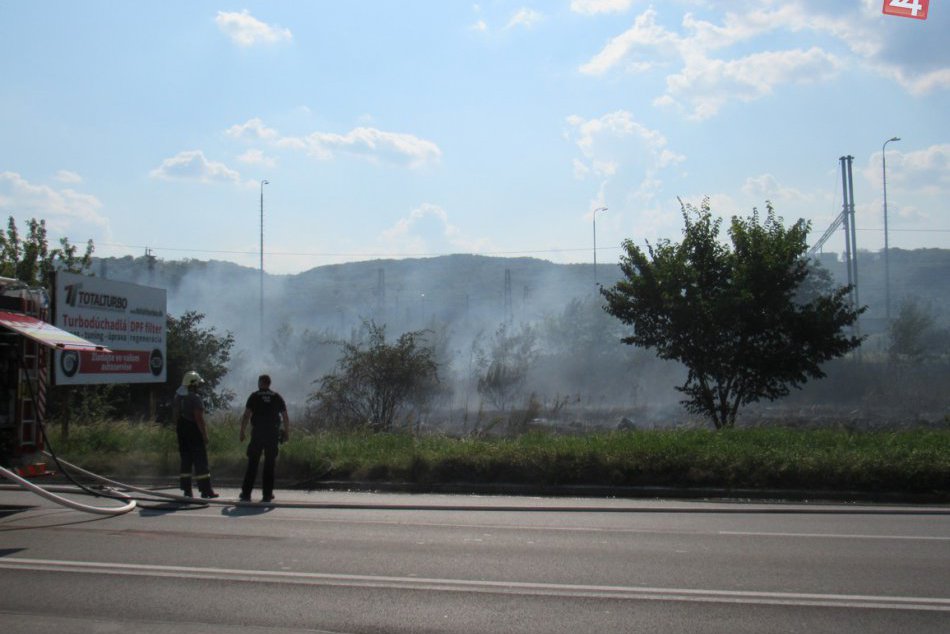 Požiar na Košickej ulici: Na mieste zasahovali hasiči