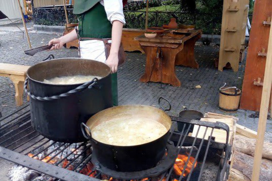 OBRAZOM: Dobová kuchyňa na Stredovekom dni v Žiline