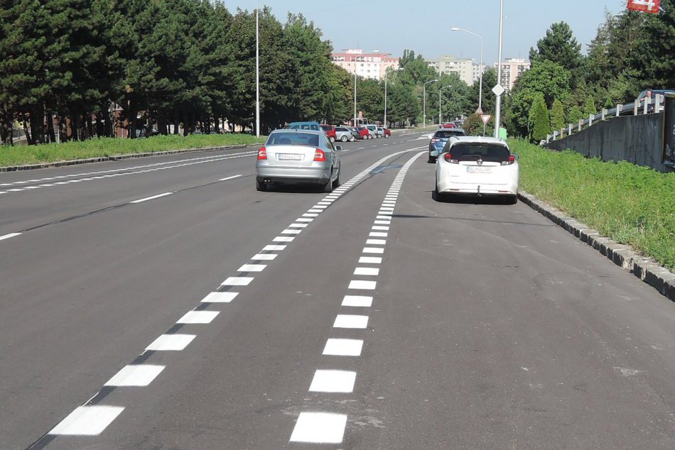 Vyznačenie cyklopruhov v Lamači