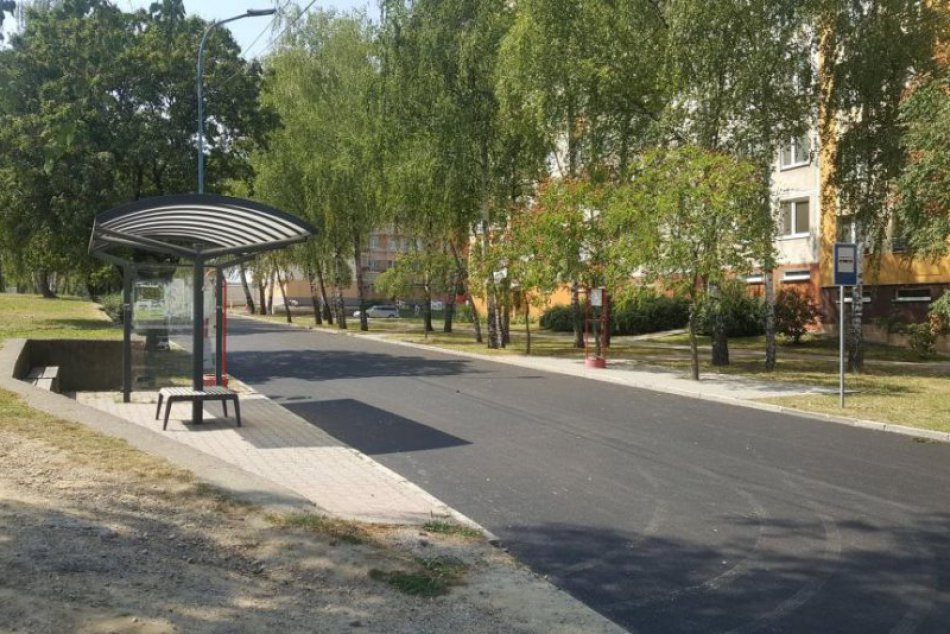 Rekordne rýchla rekonštrukcia: Podzámska ulica sa môže pýšiť novým asfaltom
