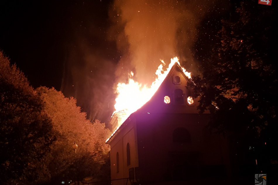 Kaplnka sv. Heleny smutným spôsobom zmenená: Zábery z požiaru a po ňom