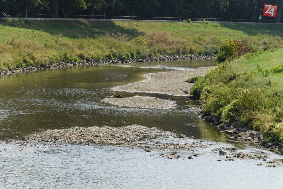 Rieka Nitra má nedostatok vody, jej prítoky sú vyschnuté