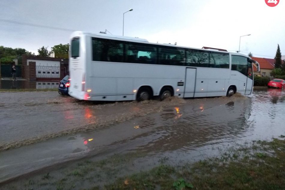 Bratislava pod vodou po búrke