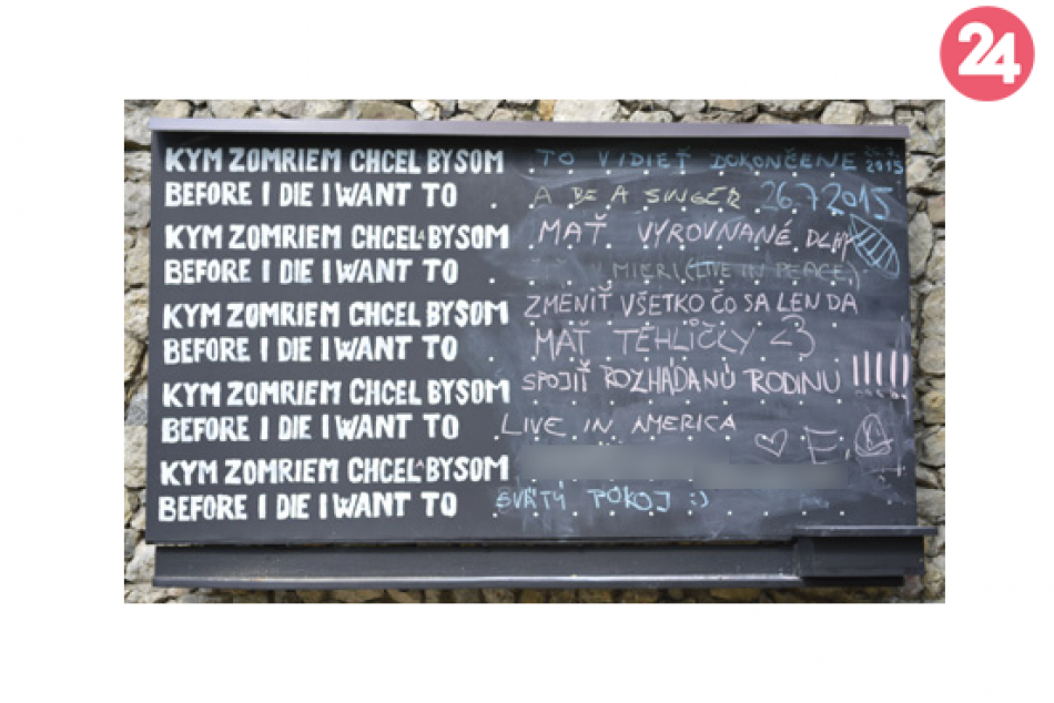 FOTO: Vyradená školská tabuľa? Pri Brekovskom hrade našla nové uplatnenie