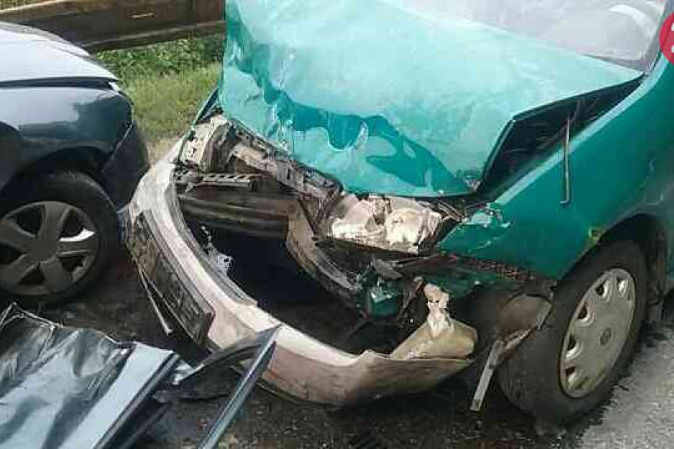 Vážna nehoda blízko Považskej Bystrice: FOTO priamo z miesta