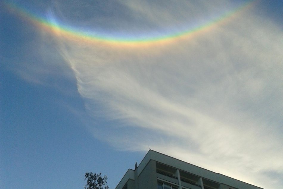 V OBRAZOCH: Bystričanom sa naskytol krásny pohľad na obrátenú dúhu
