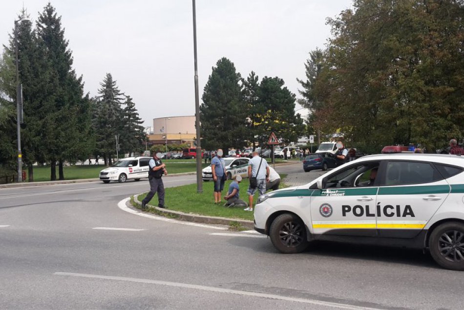 Rozruch v považskobystrickom centre: Zábery z policajnej akcie