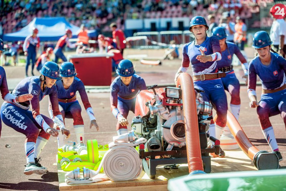 V OBRAZOCH: Slovenky sa v Bystrici stali majsterkami sveta v požiarnom útoku