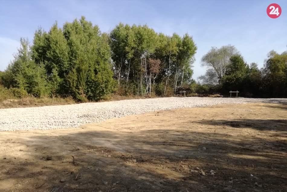 FOTO: Na Sídlisku pod Sokolejom vyrastá nové parkovisko