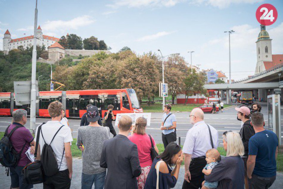 URBAN WALK  po štvrtý krát: Téma most SNP