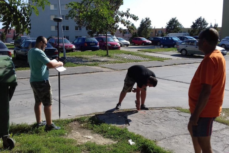 FOTO, Večania sa môžu tešiť: Onedlho dostanú polopodzemné kontajnery