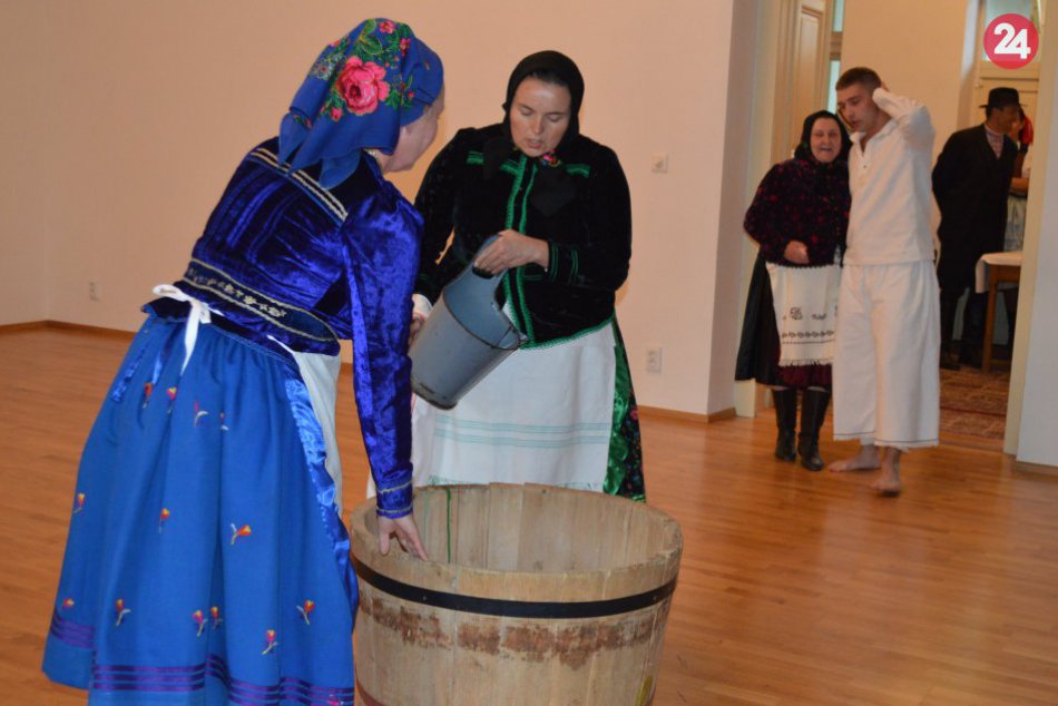 Obrazom: Folklórny večer - Polomskí regrúti