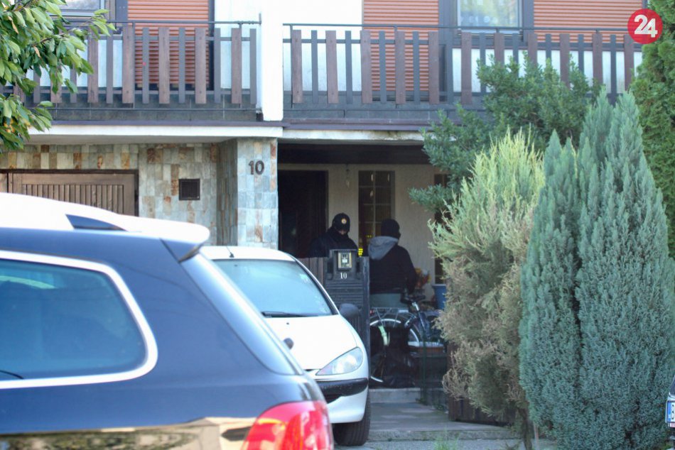 FOTO: Policajti zadržali podozrivých z vraždy Kuciaka a Kušnírovej