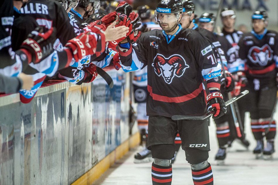 V OBRAZOCH: Bystrickí hokejisti si na domácom ľade poradili s Košičanmi