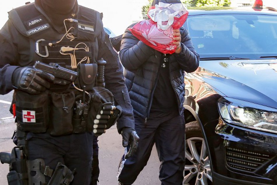 Štyria obvinení z vraždy novinára Kuciaka putujú do väzby!