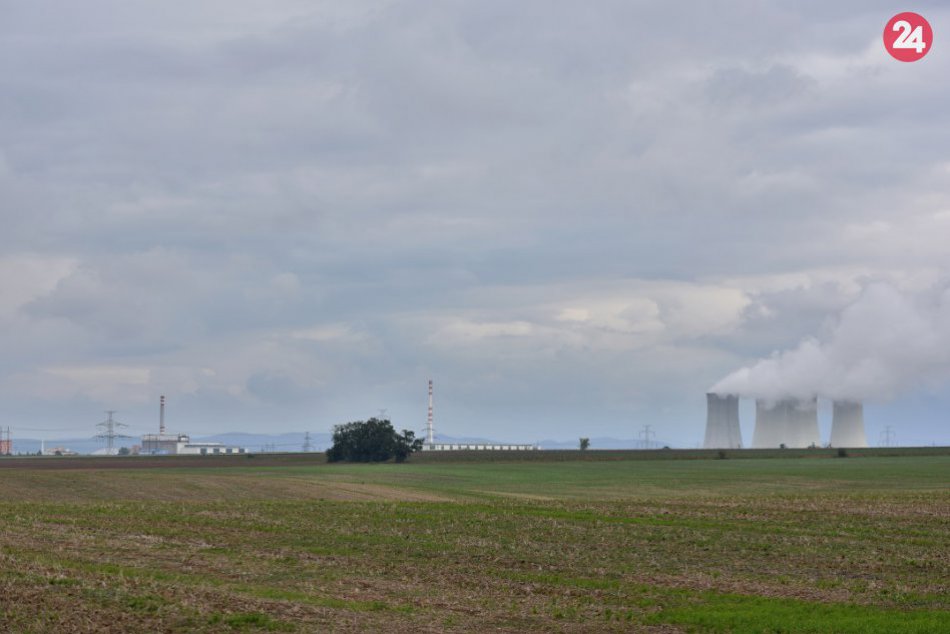 OBRAZOM: Chladiace veže V1 v Jaslovských Bohuniciach zbúrali