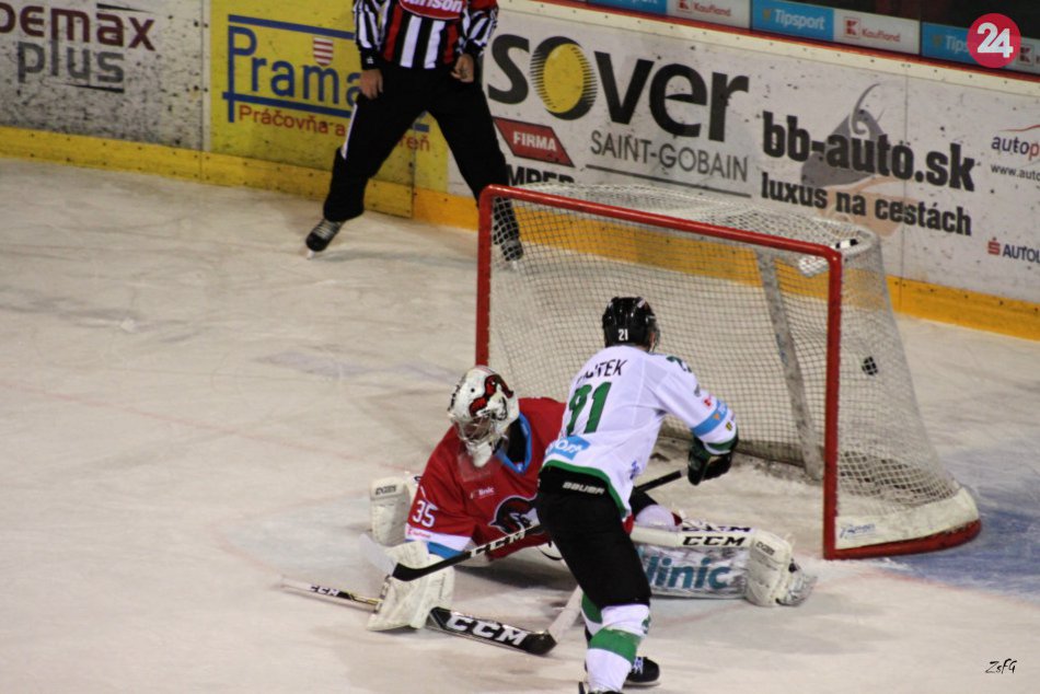 Hokejisti MHC Nové Zámky vezú bod z ľadu majstrovskej Bystrice