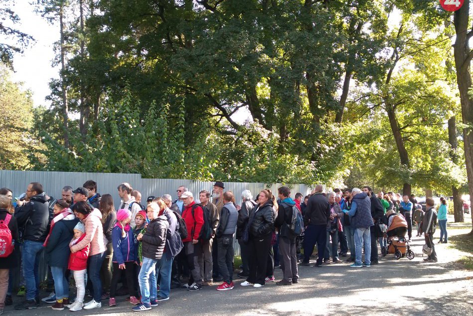 OBRAZOM: Predaj zaujímavého suveníru prilákal v Spišskej množstvo ľudí!