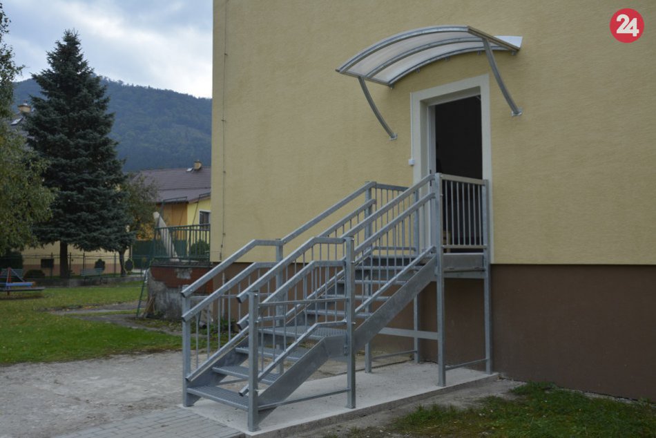 Úpravy na kultúrnych domoch v mestských častiach Považskej: Zábery z nich