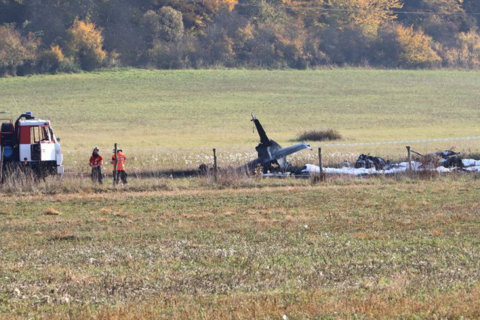 V OBRAZOCH: Havária cvičného vojenského lietadla L-39 Albatros