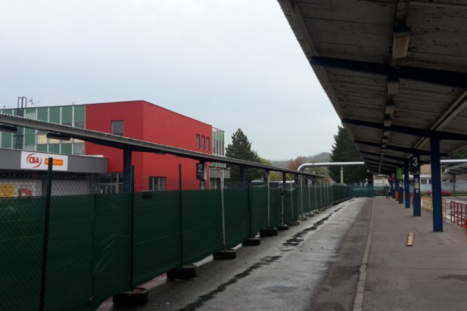 Považskobystrická stanica pred ostrými prácami: Vidieť na nej prvé zmeny