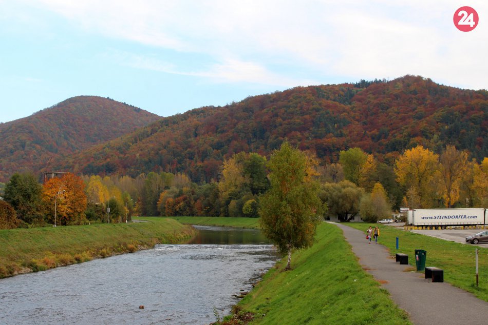 V OBRAZOCH: Babie leto nádherne vyfarbilo Bystricu