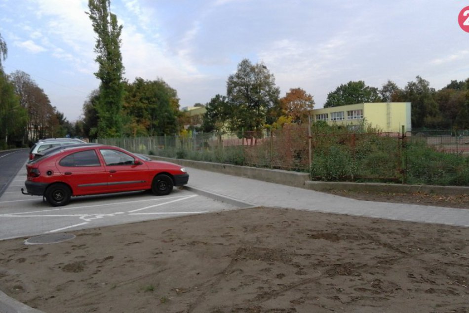 Prvá etapa opravy Hornej ulice skončila: Pribudli stojiská aj zákazová značka, F