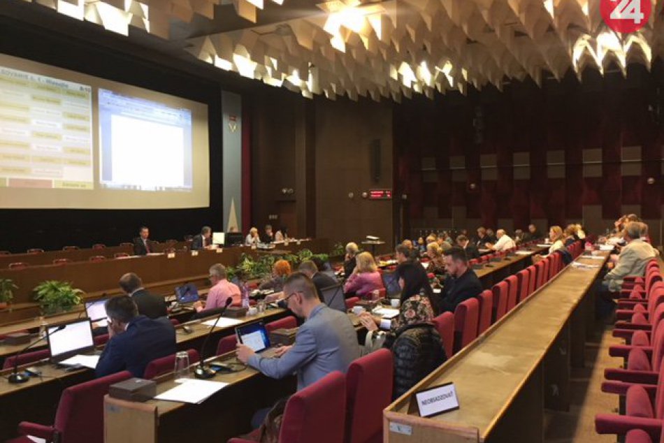 FOTO: Mestskí poslanci v Nitre zasadli v starom zložení poslednýkrát