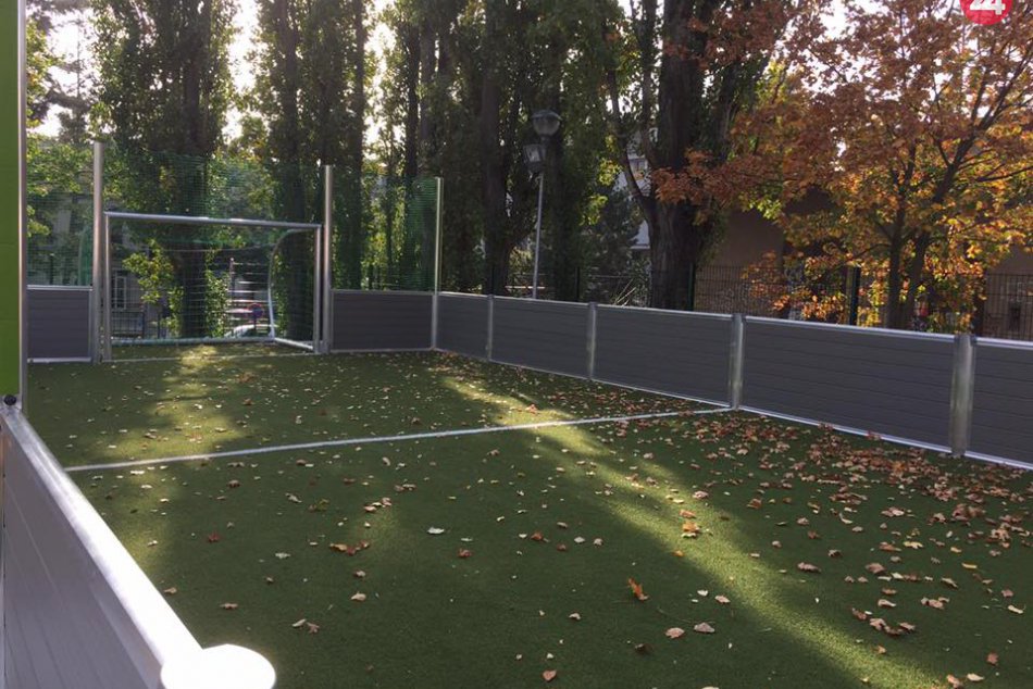 Nové multifunkčné ihrisko v Krasňanoch na Hubeného ulici oproti zdravotnému stre