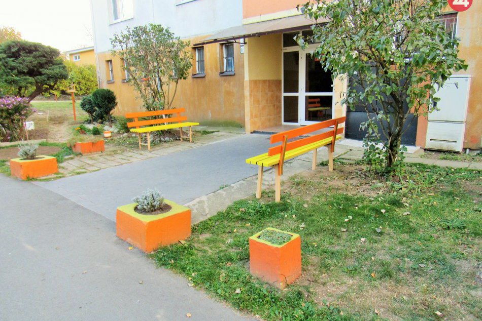 Sledujte tie FOTKY: Takto krásne majú v Prešove upravený priestor pred vchodom