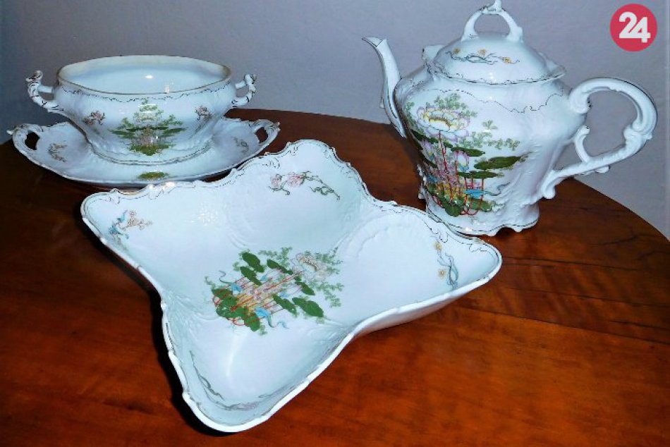 Zo zbierok Vihorlatského múzea: Porcelánová súprava v znamení Lokte