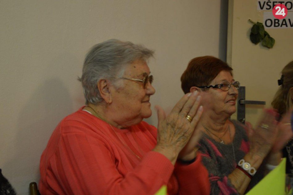 FOTO, Večianka oslávila 35 rokov: Seniorov dojali vystúpenia aj gratulácie