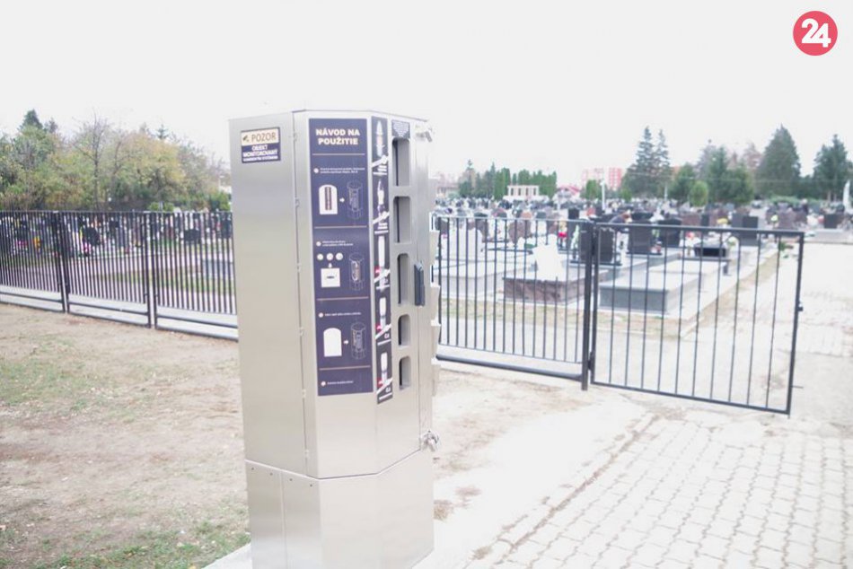 Pozrite si ho na FOTO: Na cintoríne v Michalovciach pribudol ďalší sviečkomat