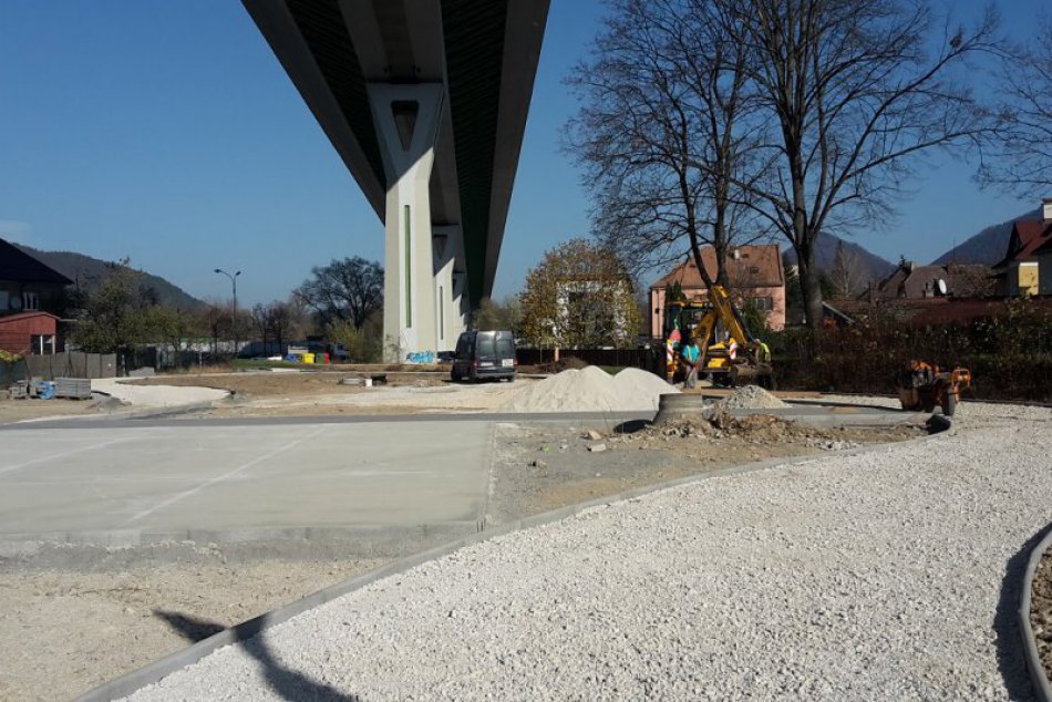 Vyrastá nová dráha v Považskej Bystrici: Poteší korčuliarov aj bežcov