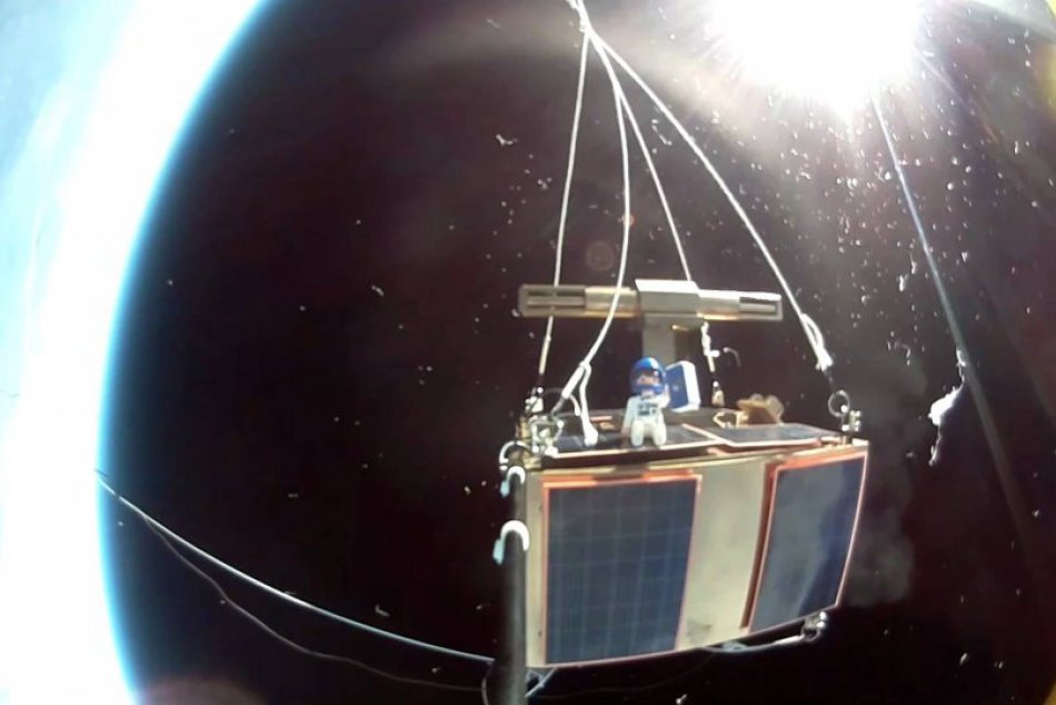 Česi a Slováci po 40. rokoch vypustili "dvojičku" prvej československej družice